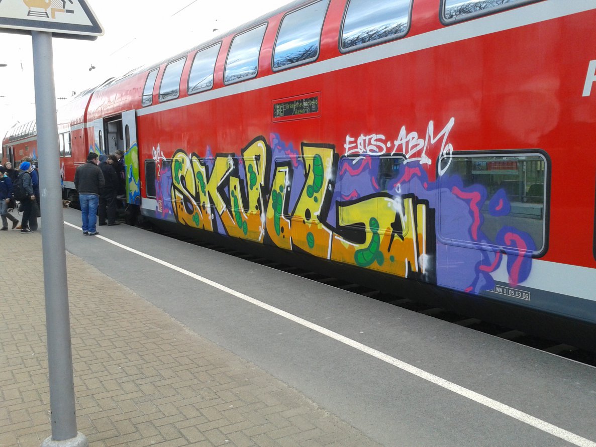Graffiti Train - Photo by daREALziegenpeter - eqt, eqts, abm