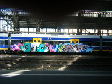 Graffiti Train - Photo by daREALziegenpeter - btc, fight