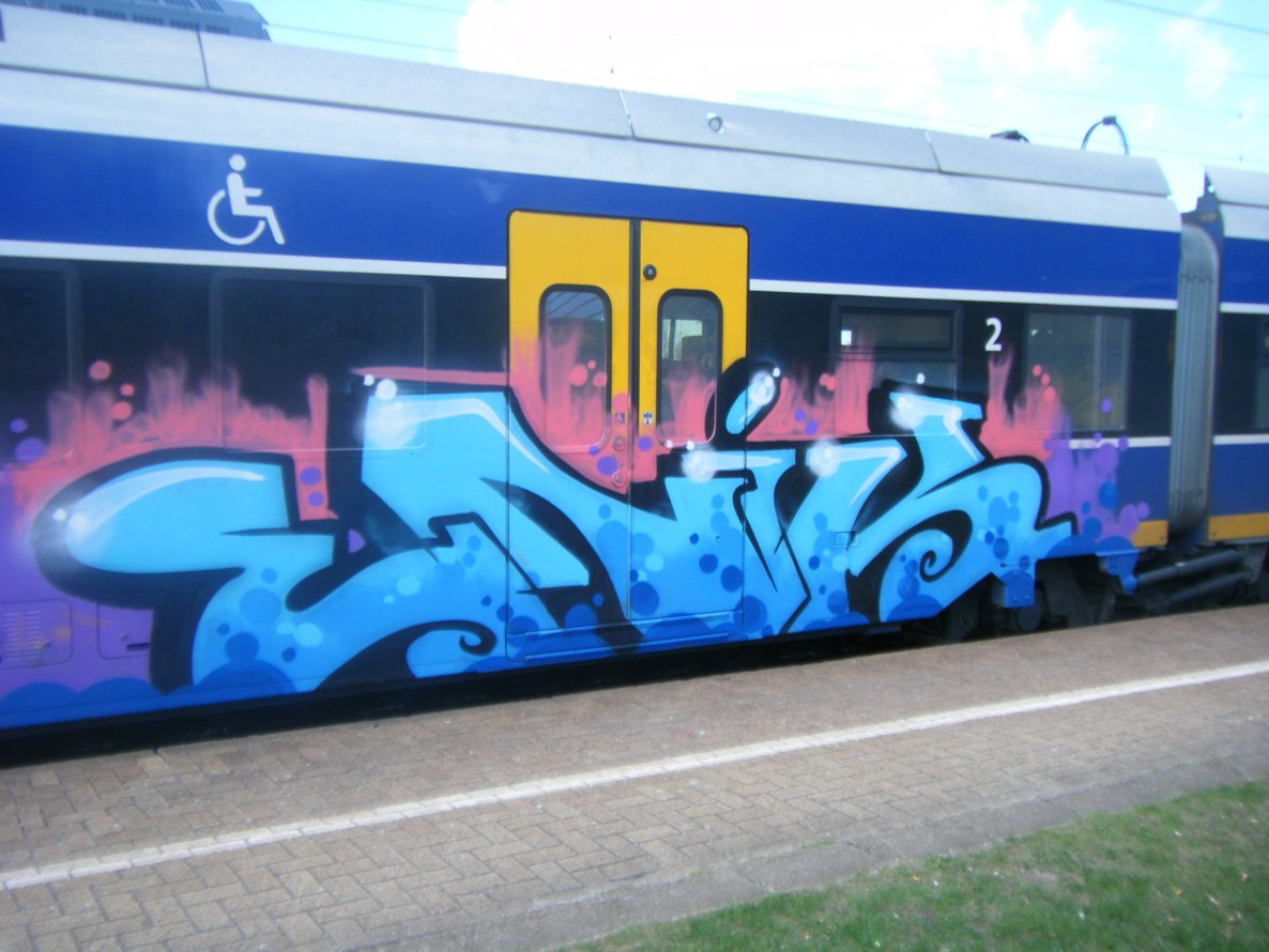 Graffiti Train - Photo by daREALziegenpeter - enik, nk