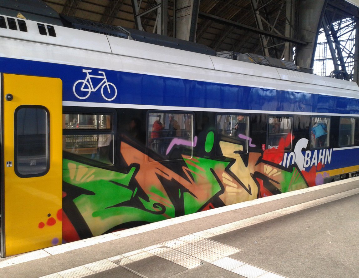 Graffiti Train - Photo by daREALziegenpeter - enik
