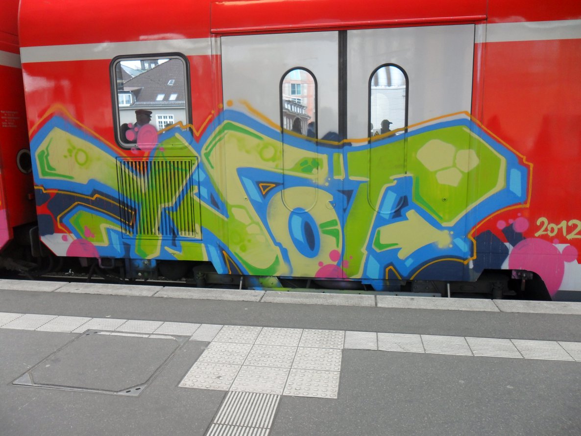 Graffiti Train - Photo by daREALziegenpeter - ynot, abm (2012)