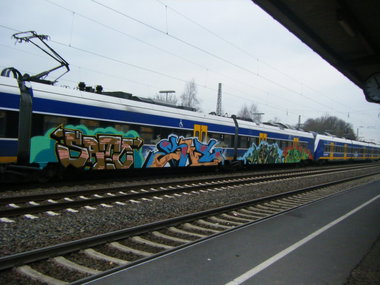 Graffiti Train - Photo by daREALziegenpeter - sato, kine, mixa (2012)