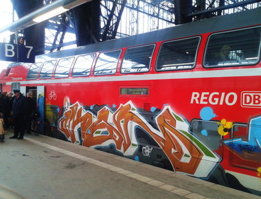 Graffiti Train - Photo by daREALziegenpeter - ikon