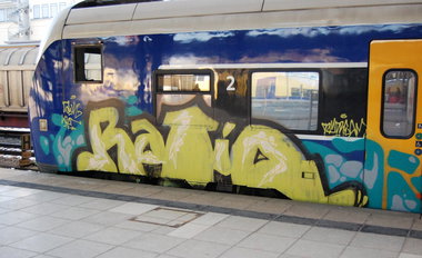 Graffiti Train - Photo by daREALziegenpeter - ratio
