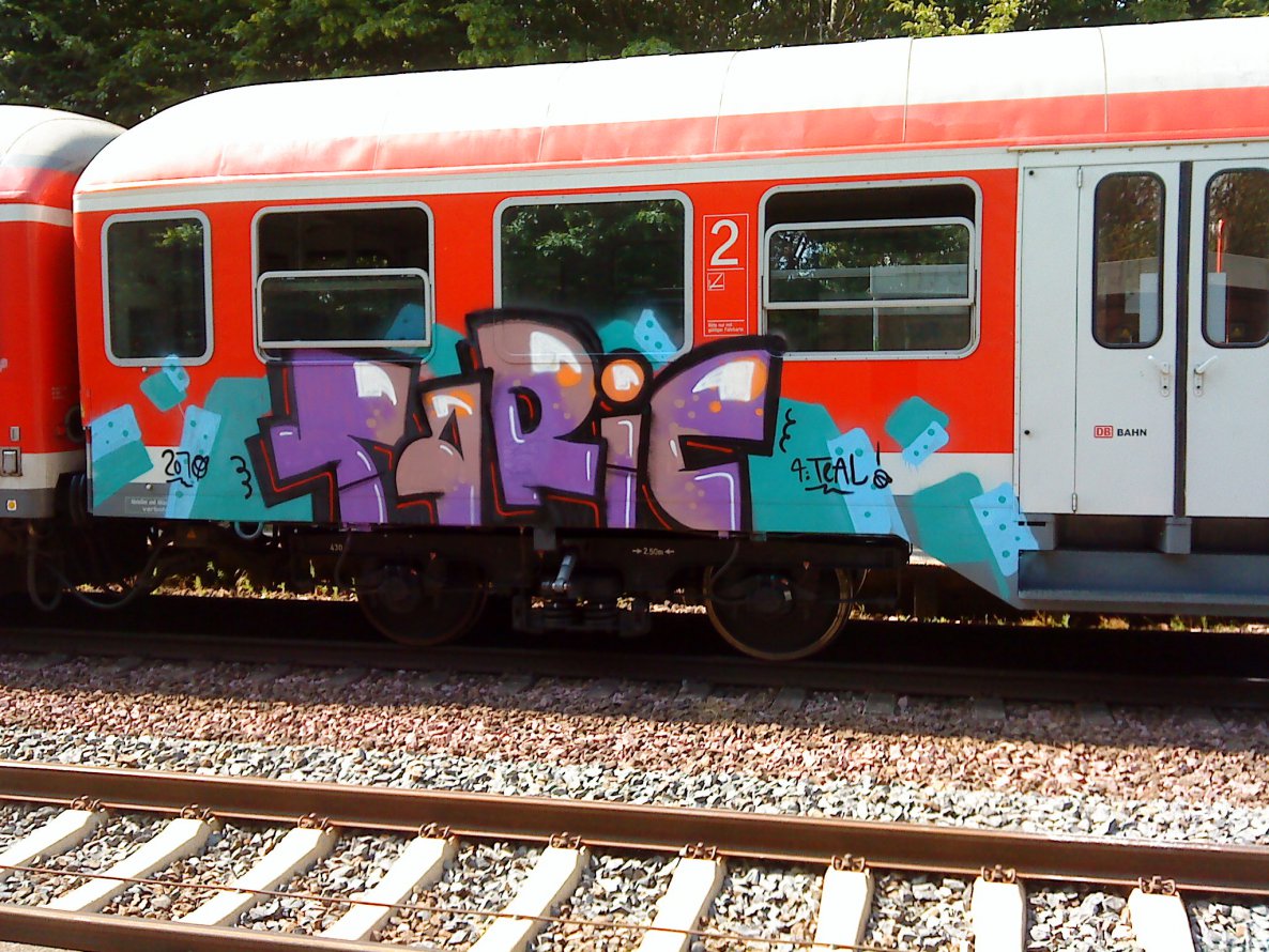 Graffiti Train - Photo by daREALziegenpeter - taric (2010)