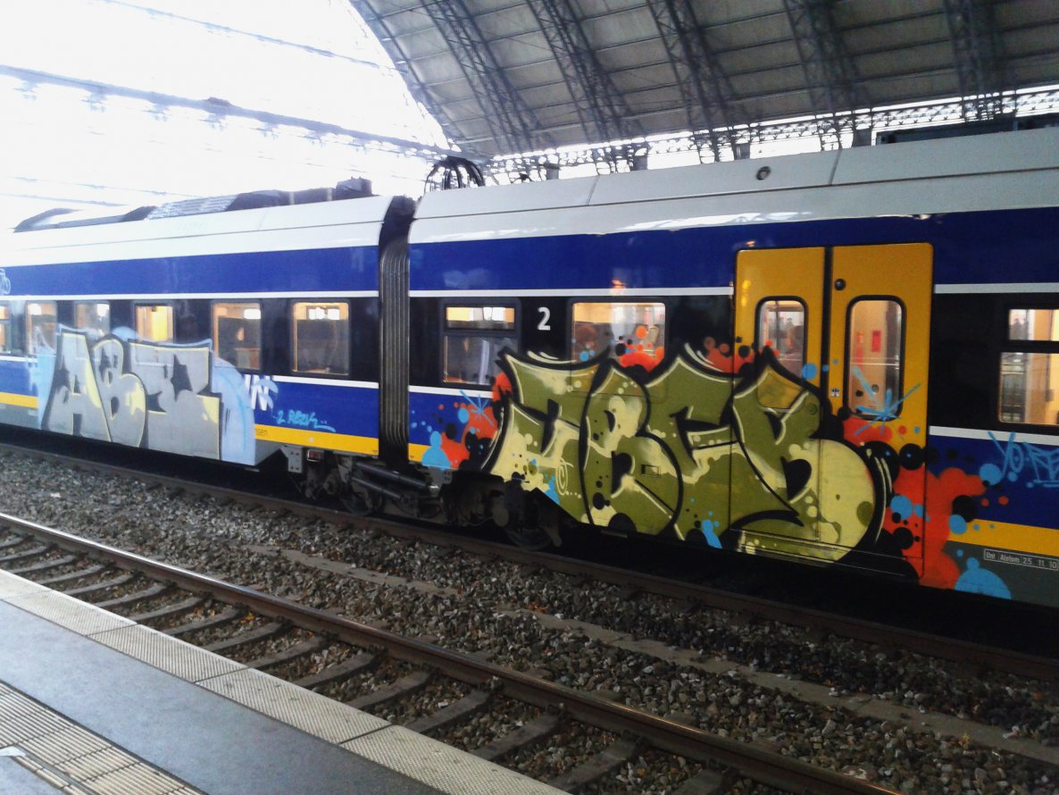 Graffiti Train - Photo by daREALziegenpeter - jbcb, abm (2013)