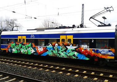 Graffiti Train - Photo by daREALziegenpeter - skoe, rize, jbcb (2013)