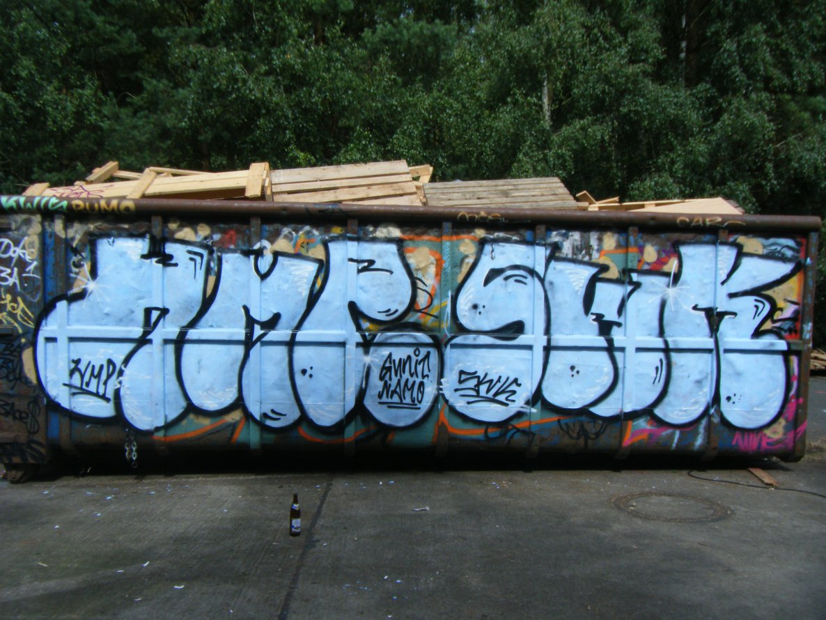 Graffiti Bombing - Photo by daREALziegenpeter - swk, hmp
