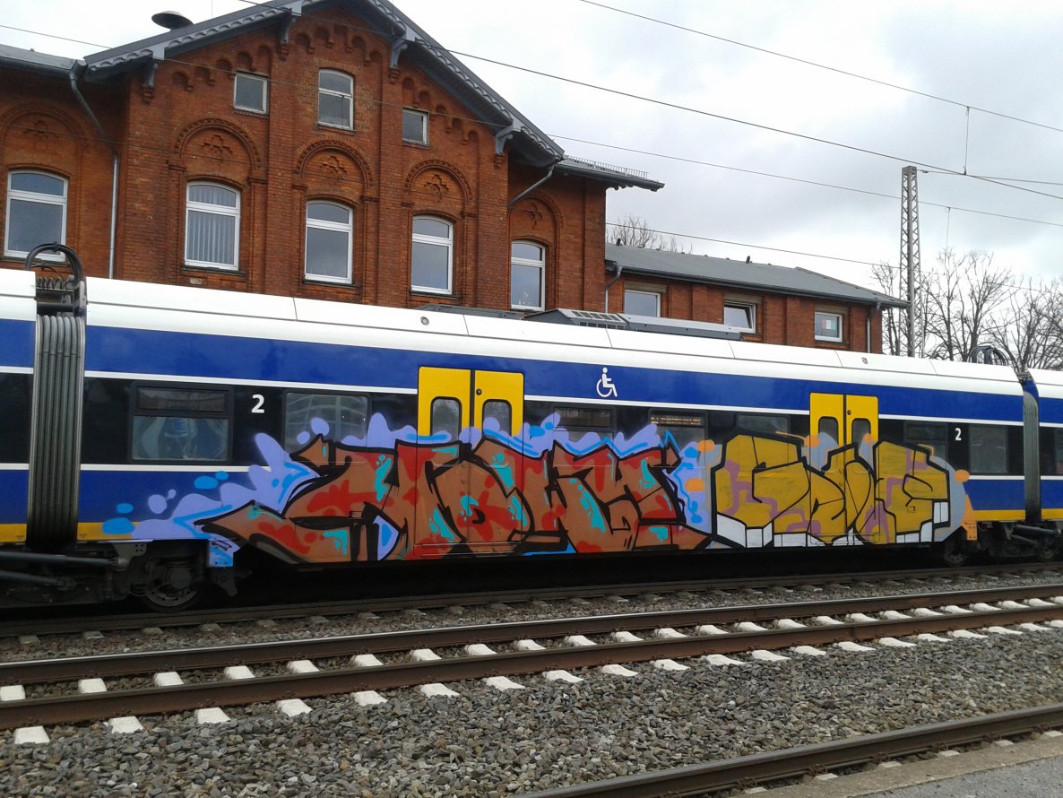 Graffiti Train - Photo by daREALziegenpeter - howy, grove