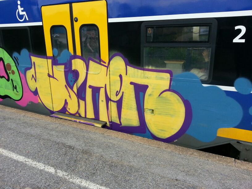 Graffiti Train - Photo by daREALziegenpeter - usain
