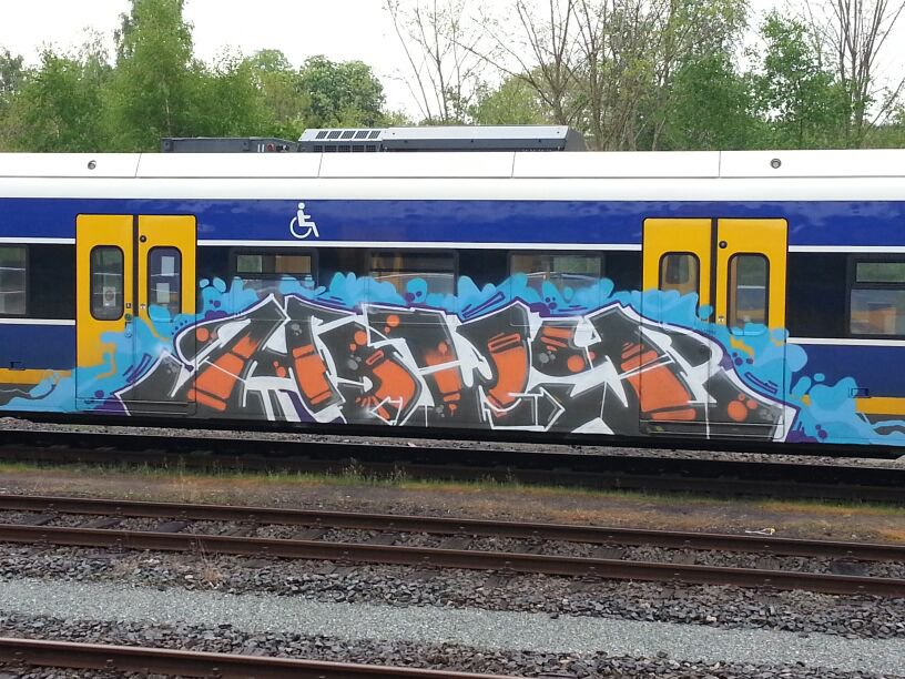 Graffiti Train - Photo by daREALziegenpeter - howy
