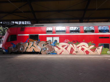 Graffiti Train - Photo by daREALziegenpeter - qws, fntx