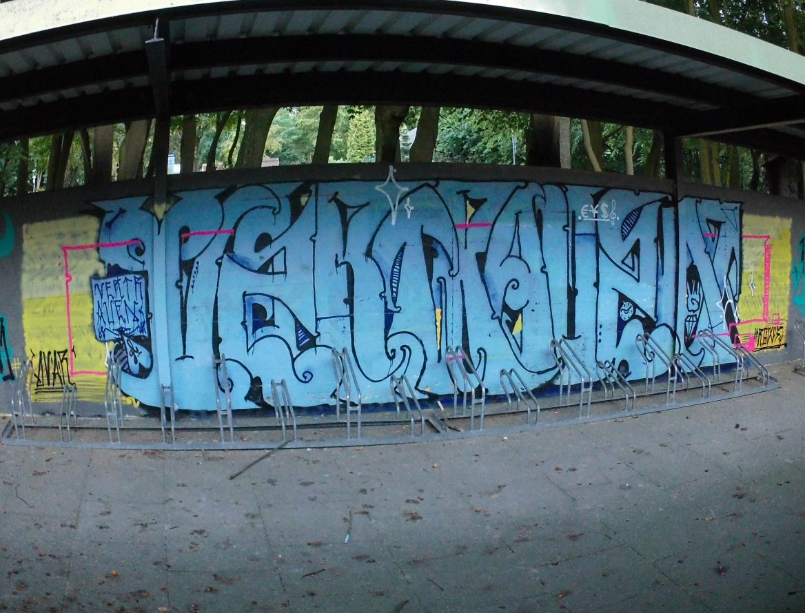 Graffiti Wall - Photo by daREALziegenpeter - Vertrauen, quär