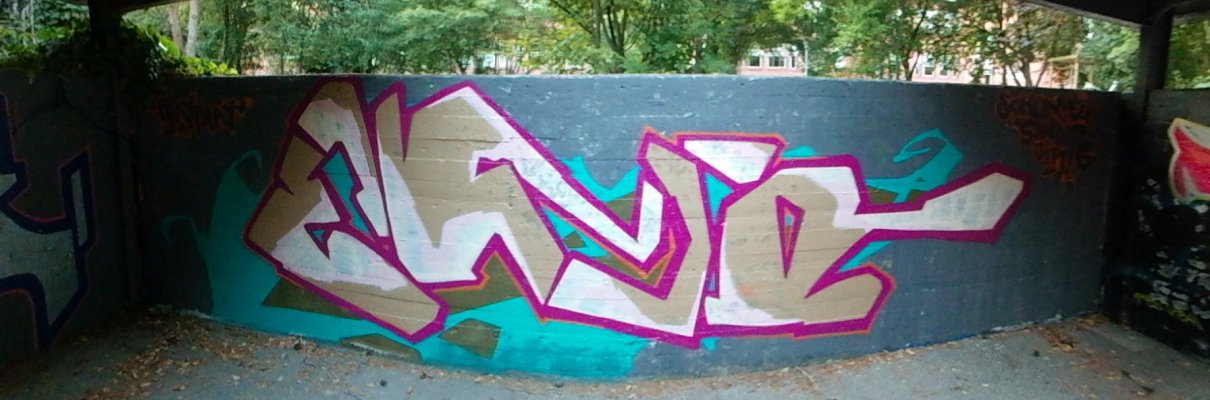 Graffiti Wall - Photo by daREALziegenpeter - ekir