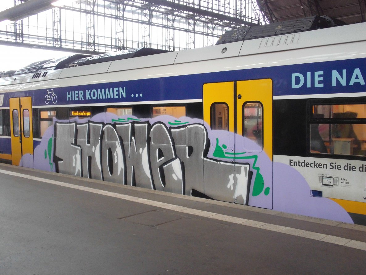 Graffiti Train - Photo by daREALziegenpeter - shower, abm