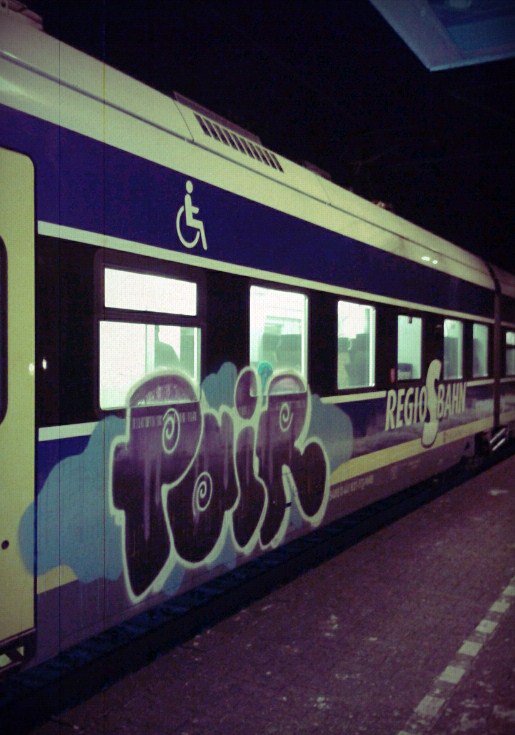 Graffiti Train - Photo by daREALziegenpeter - pair