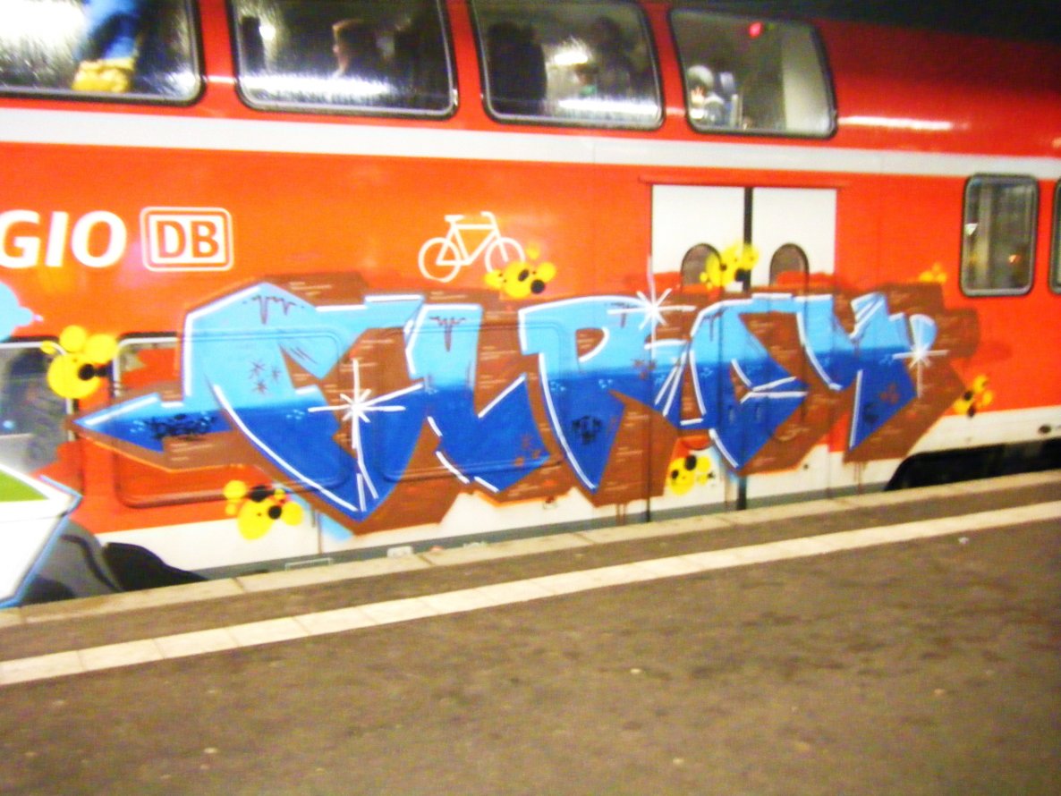Graffiti Train - Photo by daREALziegenpeter - elroy