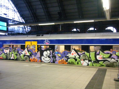 Graffiti Train - Photo by daREALziegenpeter - juke, box, cowboys