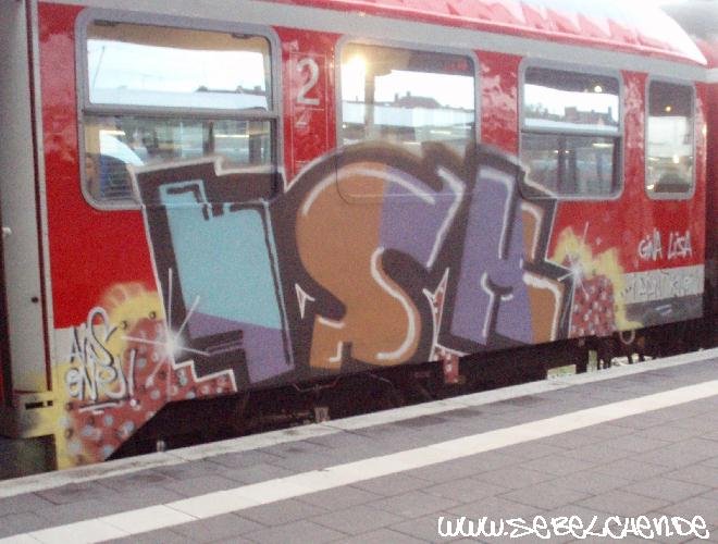 Graffiti Train - Photo by daREALziegenpeter - fsk