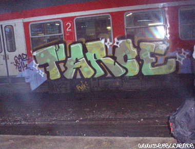 Graffiti Train - Photo by daREALziegenpeter - taro, taroe, eaz