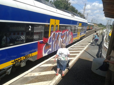 Graffiti Train - Photo by daREALziegenpeter - shotwo, traffic