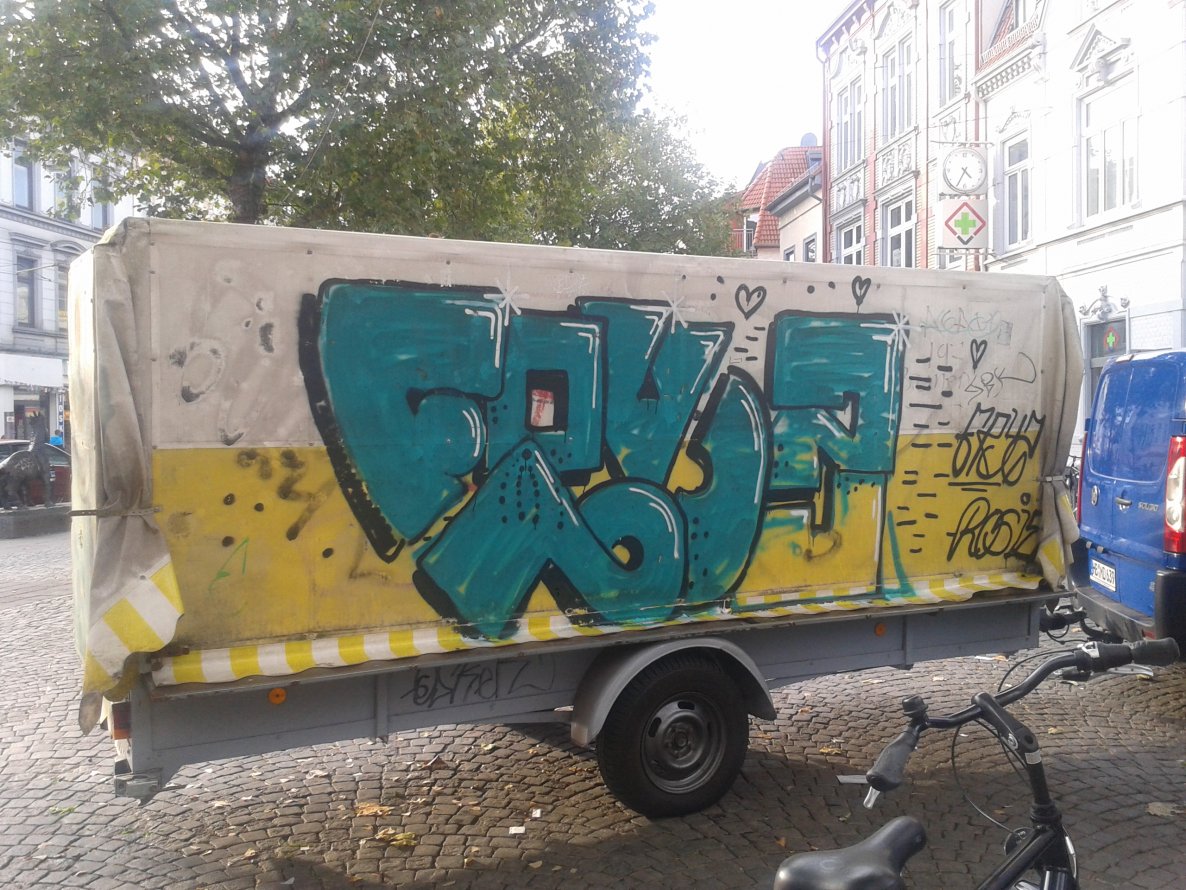 Graffiti Bombing - Photo by daREALziegenpeter - fryz