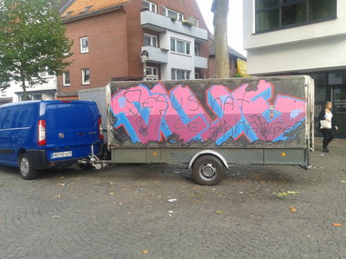 Graffiti Bombing - Photo by daREALziegenpeter - blue