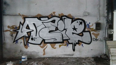 Graffiti Wall in Vodka - Photo by daybeforetommorow - Dwk, Dey2 (2007)