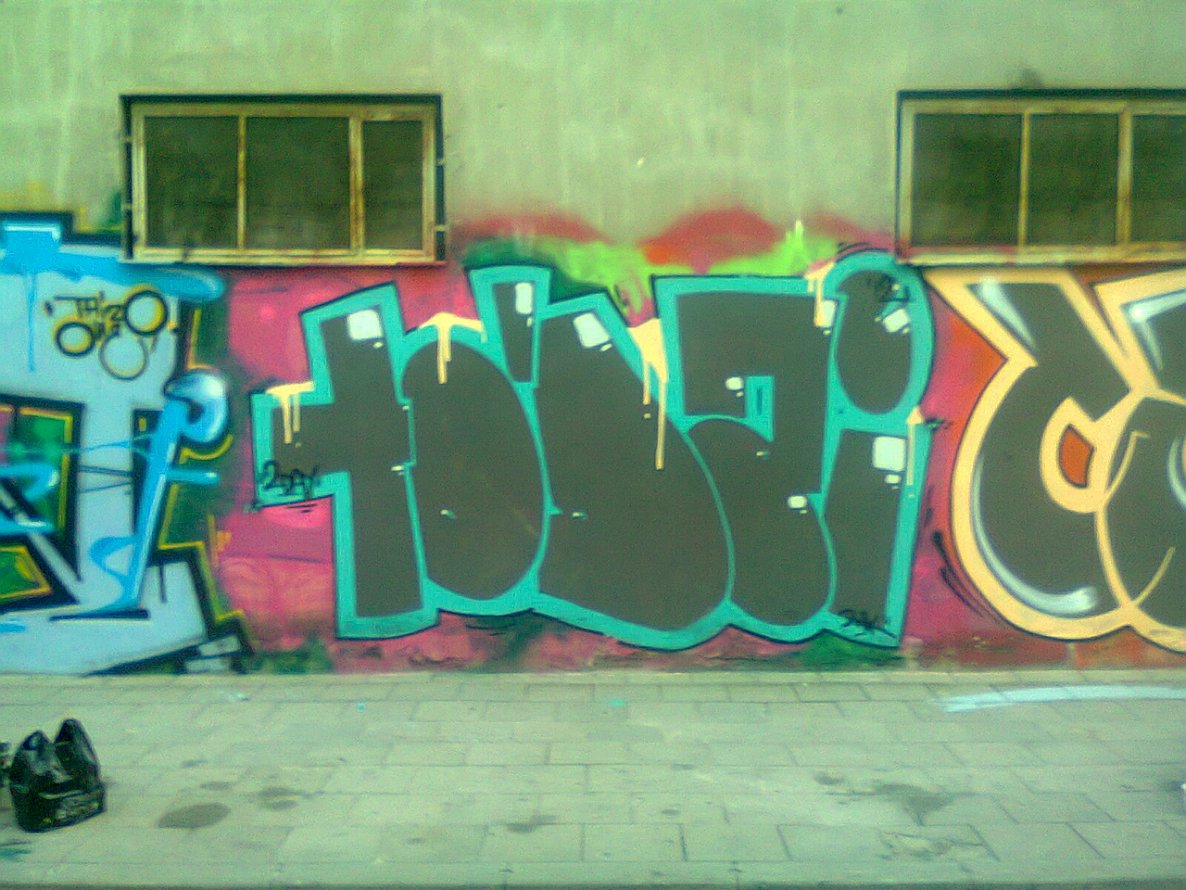 Graffiti Wall - Photo by daybeforetommorow (2012)