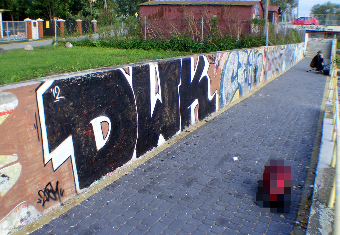 Graffiti Wall - Photo by daybeforetommorow - Dwk, bitumen (2012)