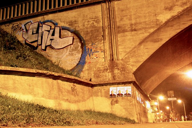 Graffiti Bombing - Photo by daybeforetommorow - cmh, dwk (2005)