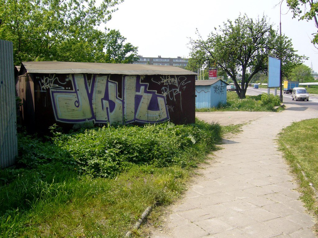 Graffiti Bombing - Photo by daybeforetommorow - DWK, Krab, Woith
