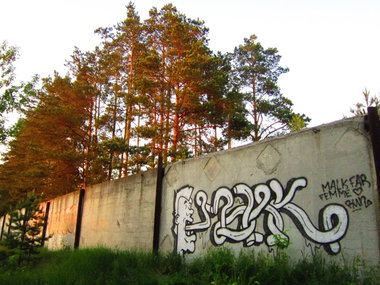 Graffiti Wall - Photo by deadkennedis (2016)