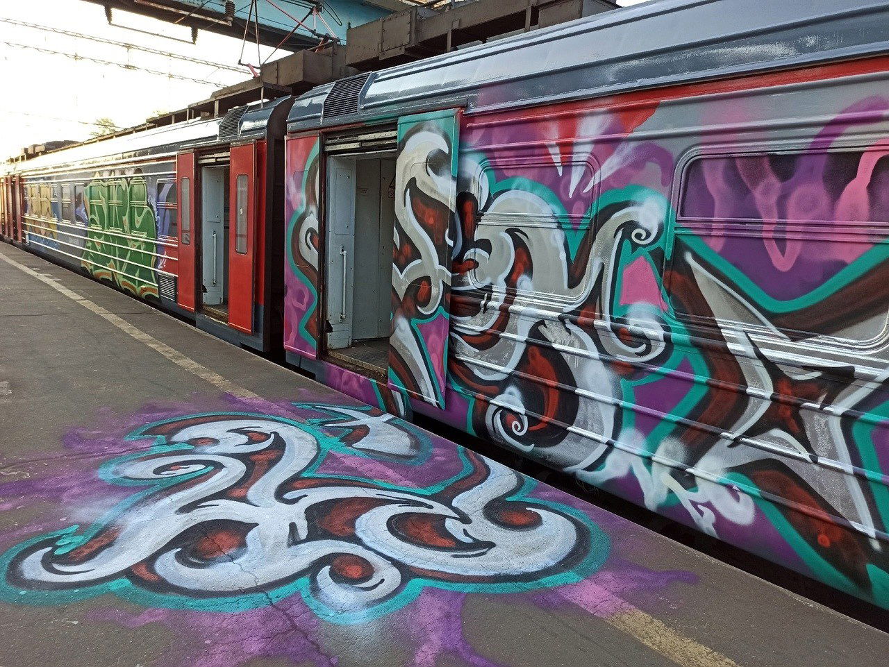 Graffiti Train - Photo by deadkennedis