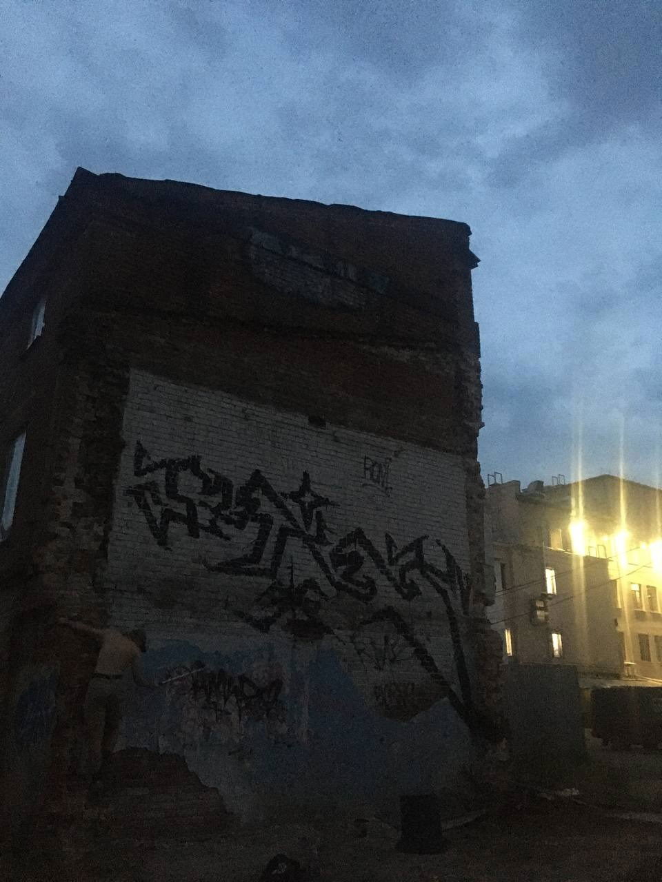 Graffiti Wall - Photo by deadkennedis