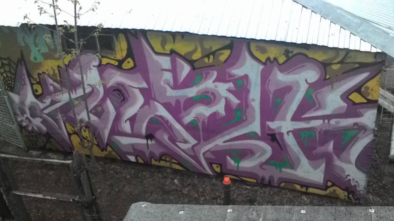 Graffiti Wall - Photo by deadkennedis (2016)