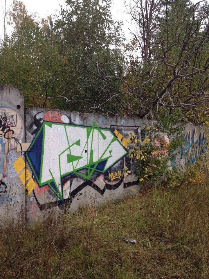 Graffiti Wall - Photo by deadkennedis