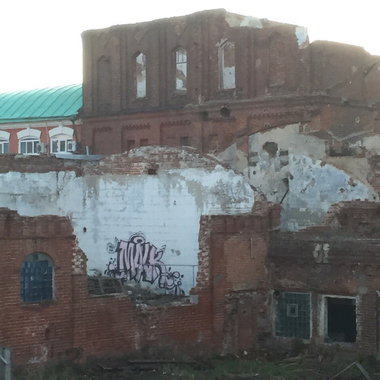 Graffiti Wall - Photo by deadkennedis