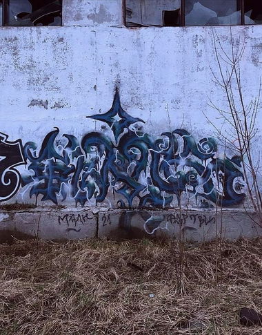 Graffiti Wall - Photo by deadkennedis