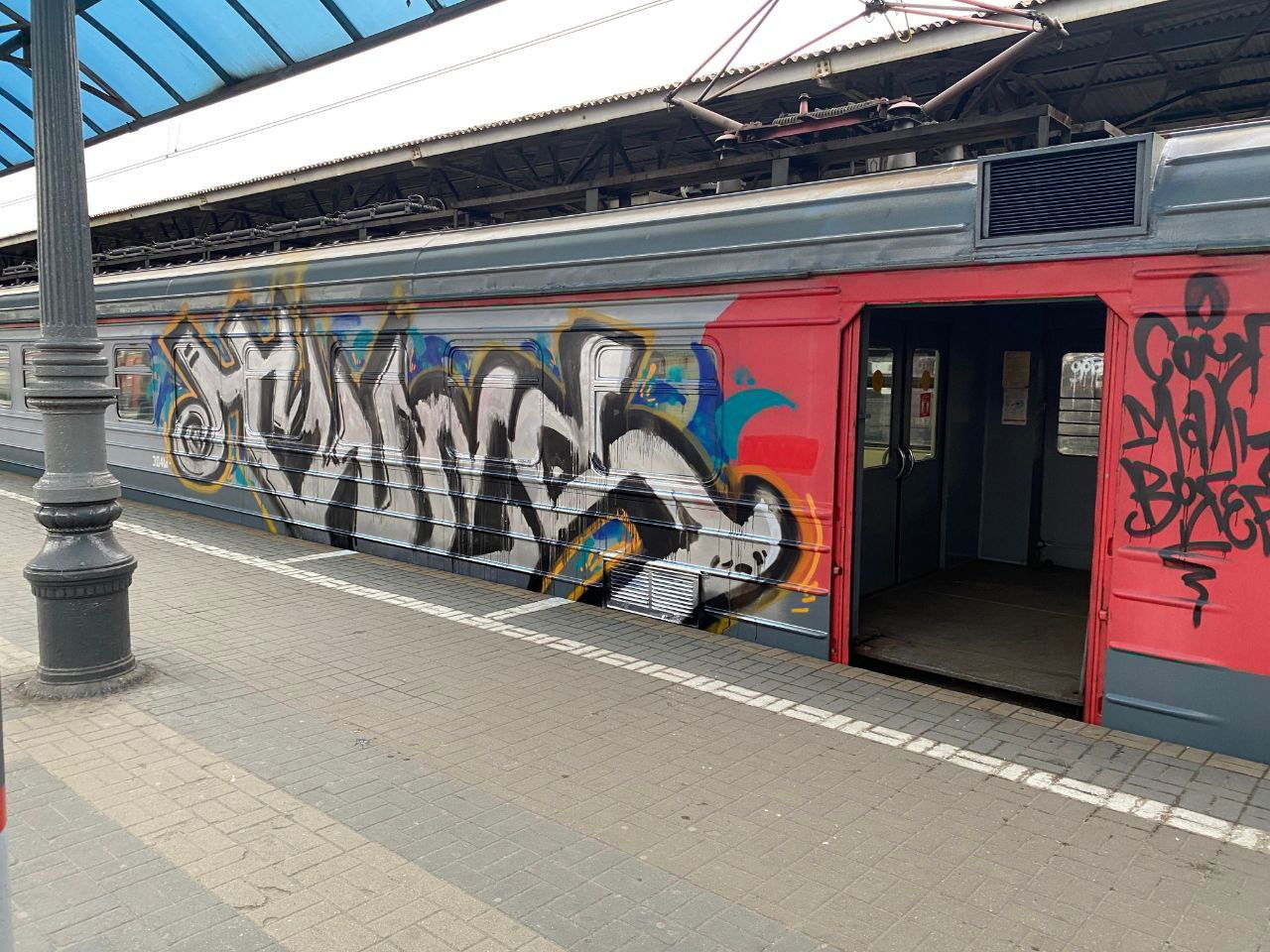Graffiti Train - Photo by deadkennedis