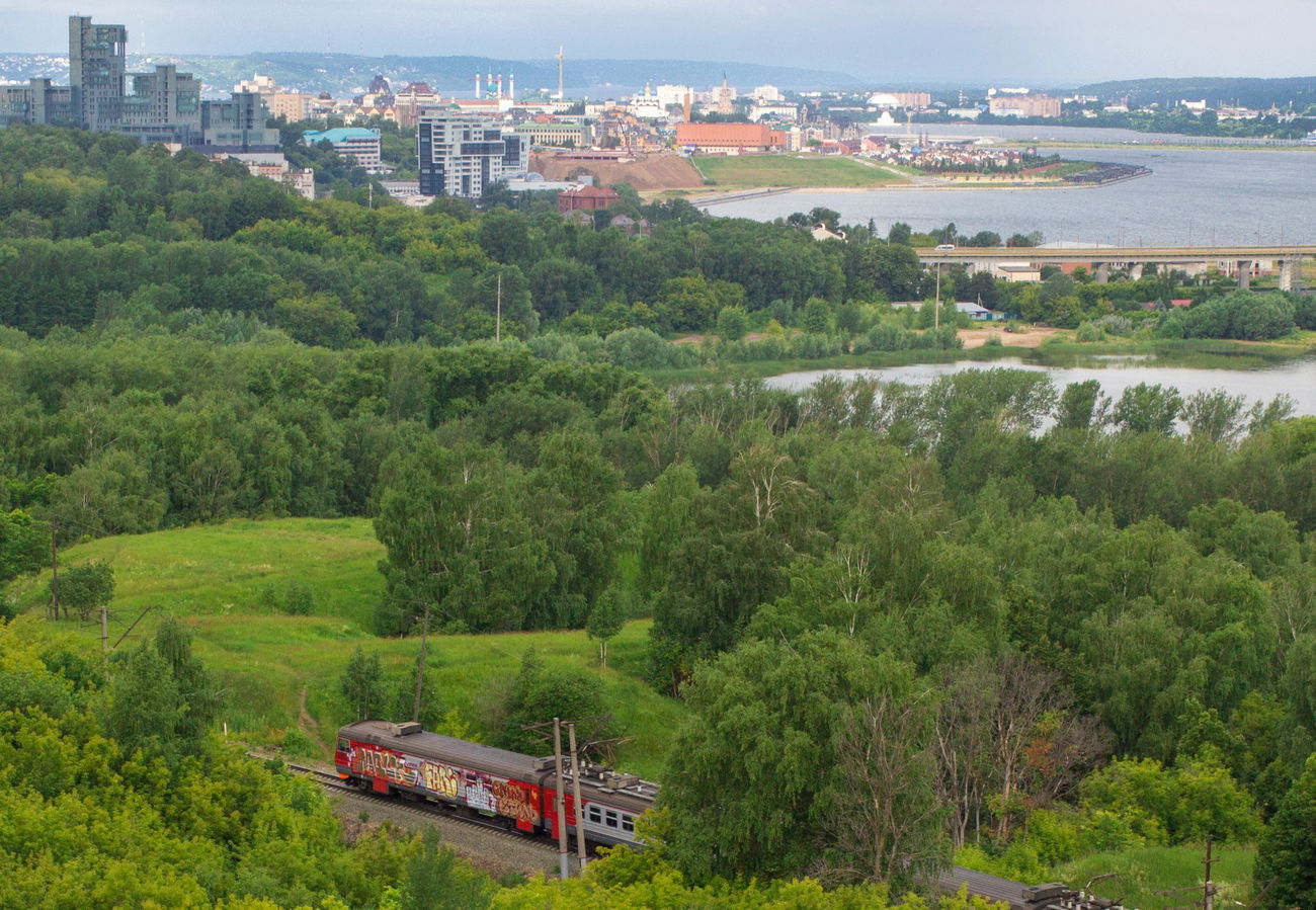 Graffiti Train - Photo by deadkennedis