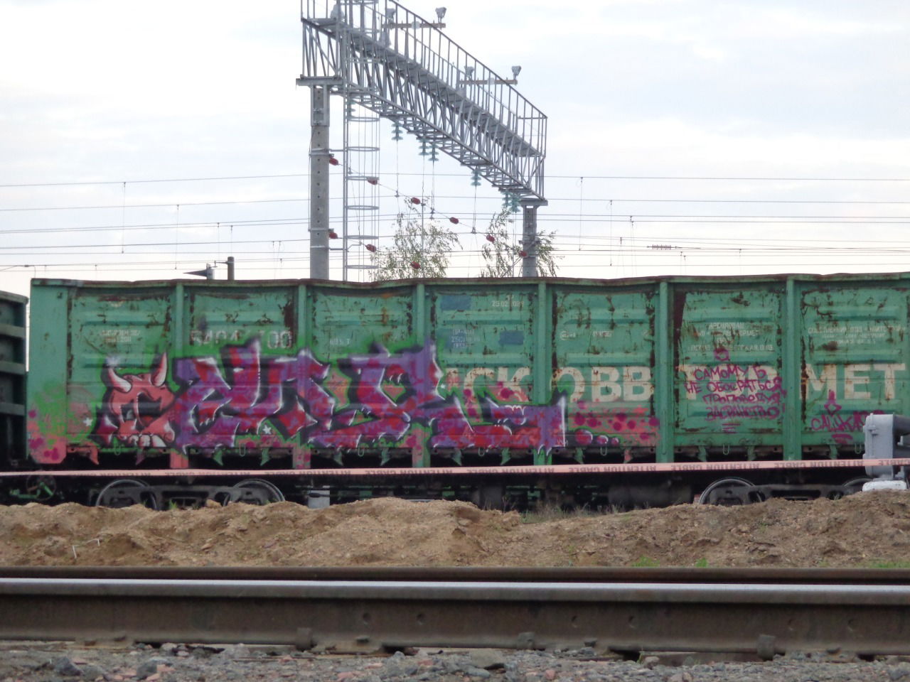 Graffiti Train - Photo by deadkennedis (2014)