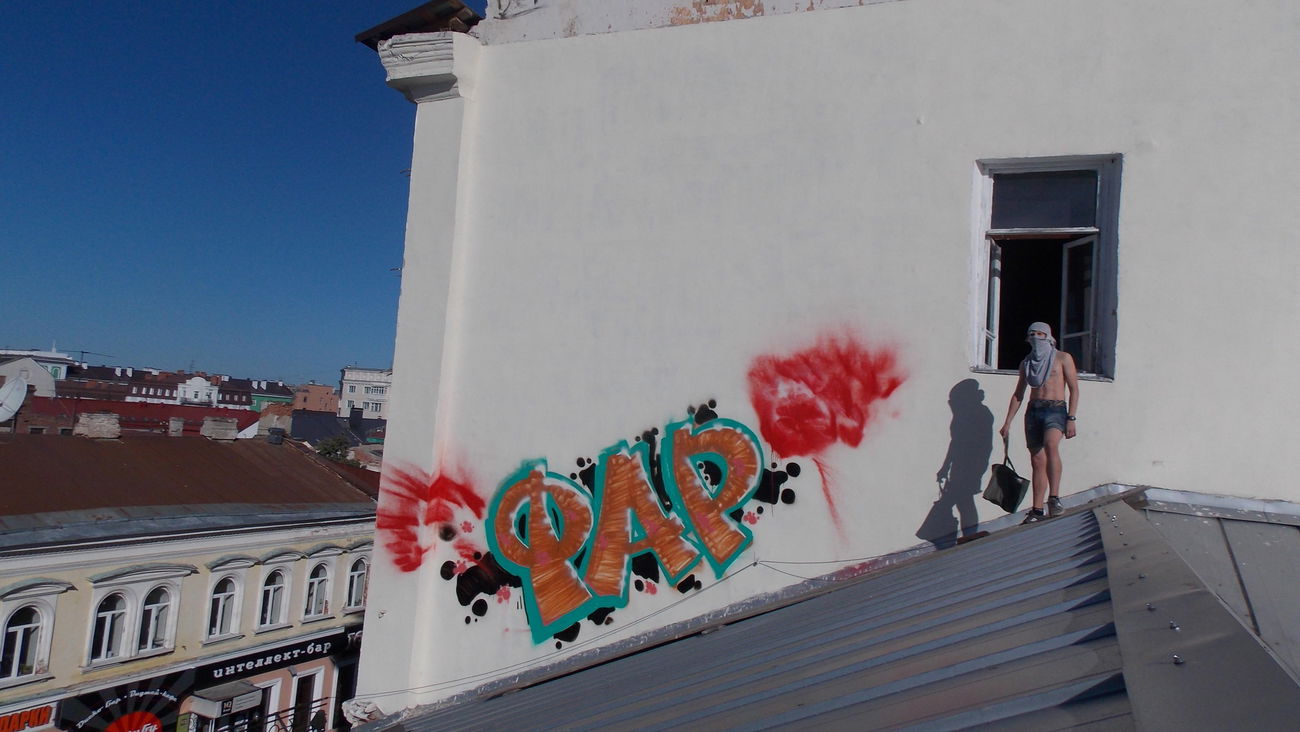 Graffiti Bombing - Photo by deadkennedis (2014)