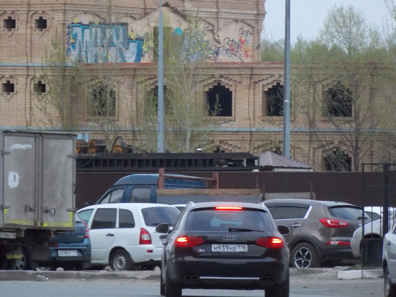 Graffiti Wall - Photo by deadkennedis