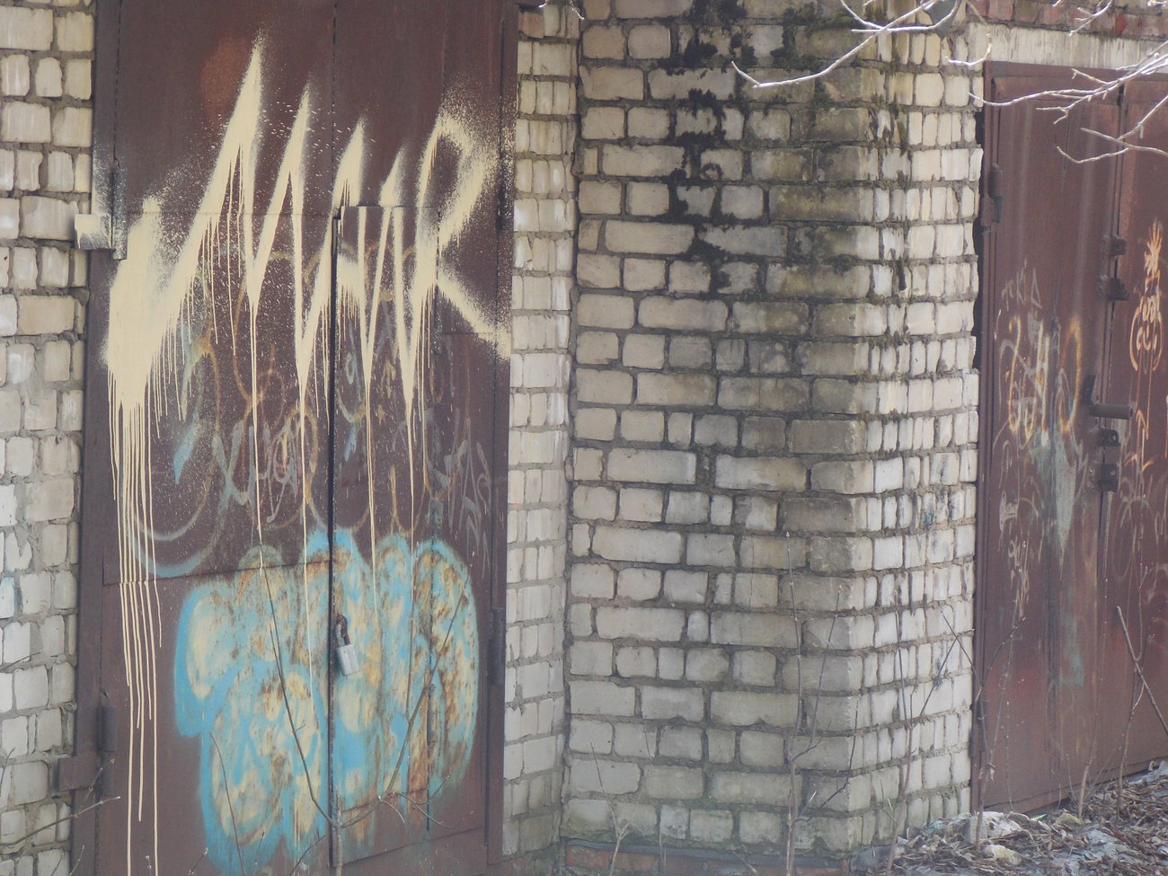 Graffiti Wall - Photo by deadkennedis