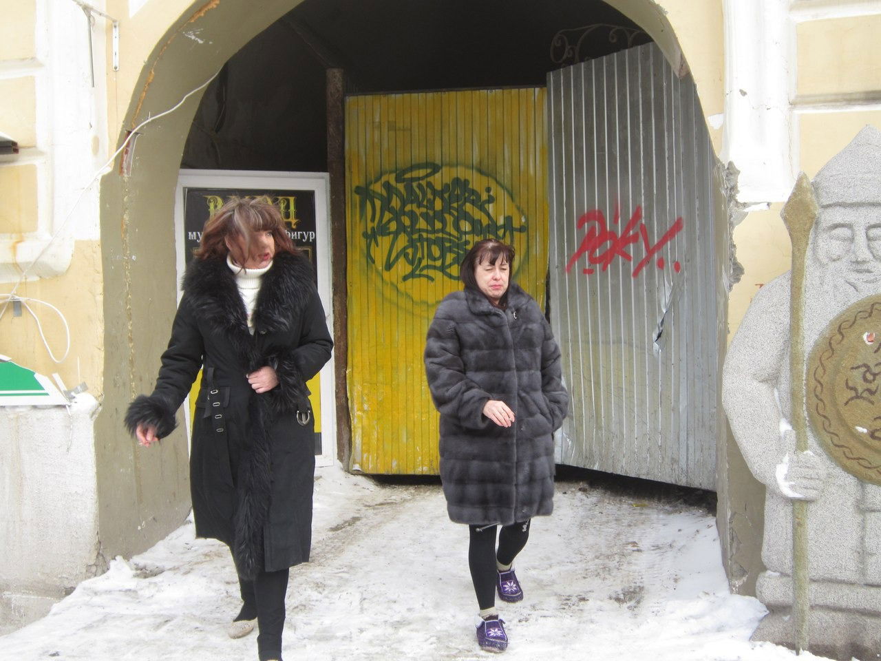 Graffiti Bombing - Photo by deadkennedis