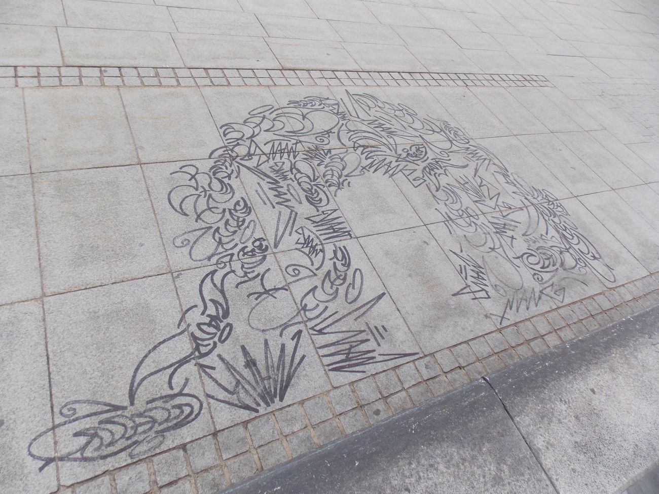 Graffiti Artwork - Photo by deadkennedis