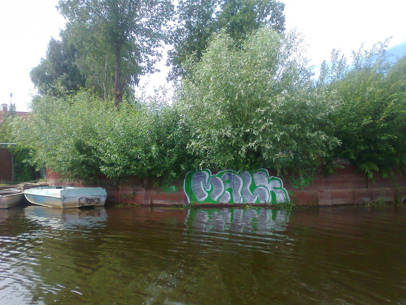 Graffiti Bombing - Photo by deadkennedis (2012)