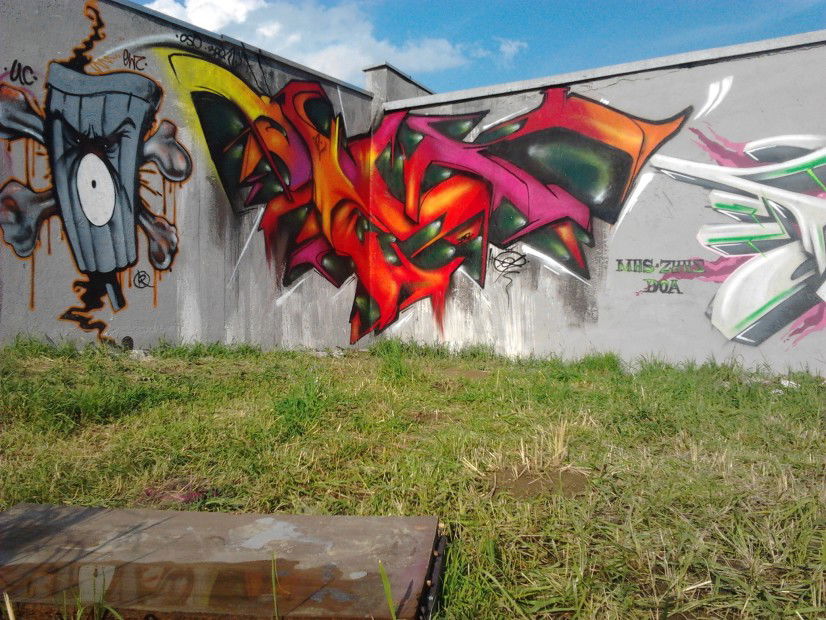 Graffiti Wall in Gemunupura - Photo by defekt389