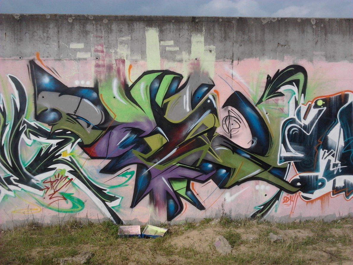 Graffiti Wall - Photo by defekt389